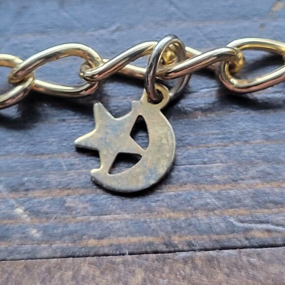 Jelly Belly Factory Charm Bracelet – Vintage Late '90s Gold Dangle | Y2K Jewelry - Picture 11 of 15